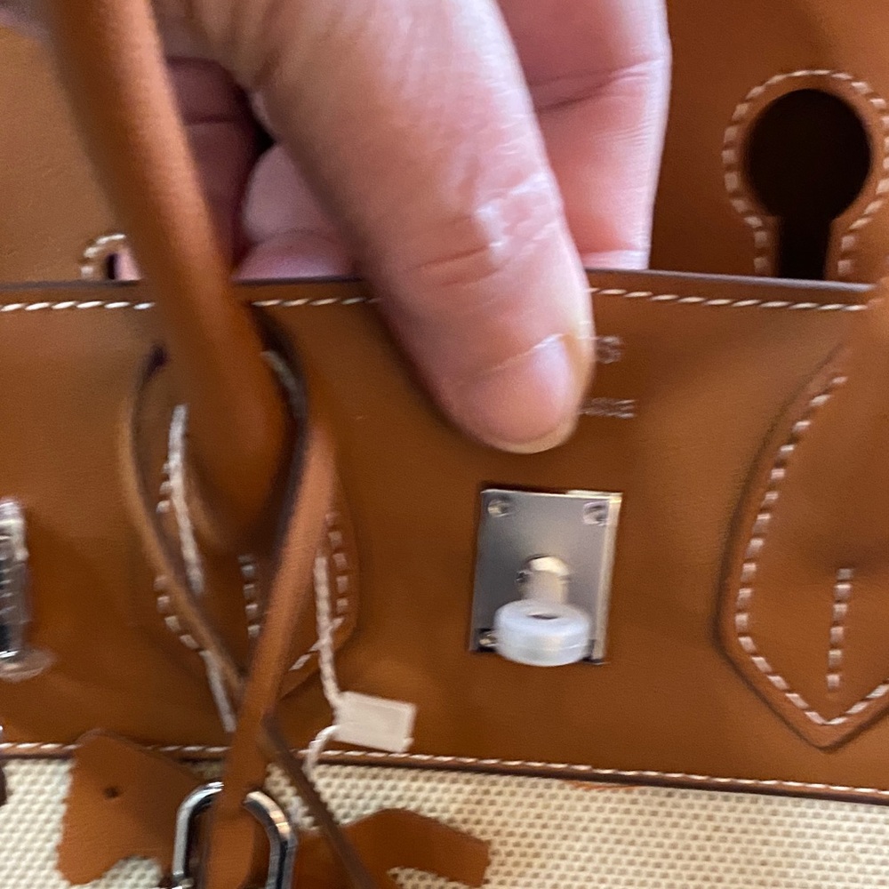Elegant Tan and Cream Women's Handbag - Picture 7 of 7